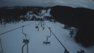 Snow park Paprsek - Lanovka - pohled dolů - 12.3.2023 v 18:20