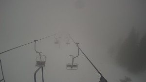 Snow park Paprsek - Lanovka - pohled dolů - 13.3.2023 v 06:55