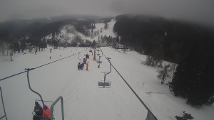 Snow park Paprsek - Lanovka - pohled dolů - 13.3.2023 v 10:00
