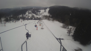 Snow park Paprsek - Lanovka - pohled dolů - 13.3.2023 v 10:10