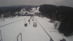 Snow park Paprsek - Lanovka - pohled dolů - 13.3.2023 v 10:50