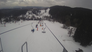 Snow park Paprsek - Lanovka - pohled dolů - 13.3.2023 v 11:05