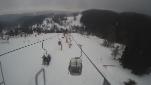 Snow park Paprsek - Lanovka - pohled dolů - 13.3.2023 v 12:05