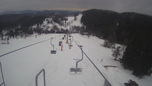 Snow park Paprsek - Lanovka - pohled dolů - 13.3.2023 v 15:05