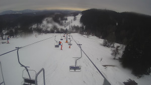 Snow park Paprsek - Lanovka - pohled dolů - 13.3.2023 v 15:35