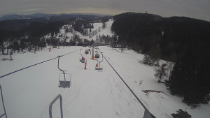 Snow park Paprsek - Lanovka - pohled dolů - 13.3.2023 v 16:10