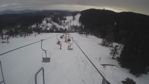 Snow park Paprsek - Lanovka - pohled dolů - 13.3.2023 v 17:00