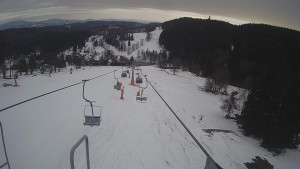 Snow park Paprsek - Lanovka - pohled dolů - 13.3.2023 v 17:05