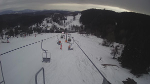 Snow park Paprsek - Lanovka - pohled dolů - 13.3.2023 v 17:35