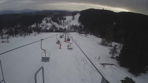 Snow park Paprsek - Lanovka - pohled dolů - 13.3.2023 v 17:45