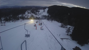 Snow park Paprsek - Lanovka - pohled dolů - 13.3.2023 v 18:05