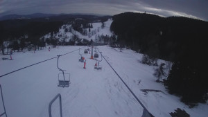 Snow park Paprsek - Lanovka - pohled dolů - 13.3.2023 v 18:10