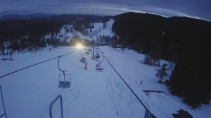 Snow park Paprsek - Lanovka - pohled dolů - 13.3.2023 v 18:15