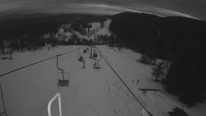 Snow park Paprsek - Lanovka - pohled dolů - 13.3.2023 v 18:20