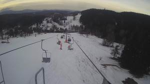 Snow park Paprsek - Lanovka - pohled dolů - 14.3.2023 v 06:55