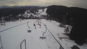 Snow park Paprsek - Lanovka - pohled dolů - 14.3.2023 v 08:00