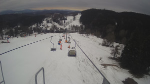 Snow park Paprsek - Lanovka - pohled dolů - 14.3.2023 v 08:50