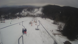 Snow park Paprsek - Lanovka - pohled dolů - 14.3.2023 v 10:05