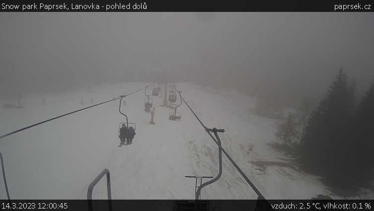 Snow park Paprsek - Lanovka - pohled dolů - 14.3.2023 v 12:00