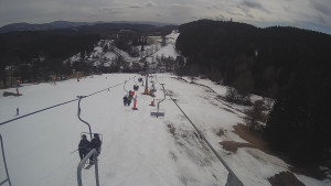 Snow park Paprsek - Lanovka - pohled dolů - 15.3.2023 v 12:55