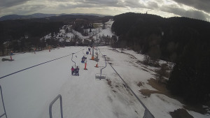 Snow park Paprsek - Lanovka - pohled dolů - 15.3.2023 v 14:55