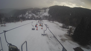 Snow park Paprsek - Lanovka - pohled dolů - 15.3.2023 v 16:55