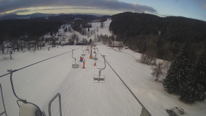 Snow park Paprsek - Lanovka - pohled dolů - 16.3.2023 v 06:45