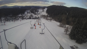 Snow park Paprsek - Lanovka - pohled dolů - 16.3.2023 v 06:50