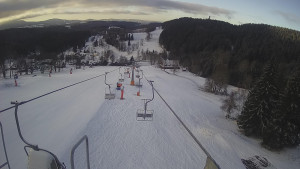 Snow park Paprsek - Lanovka - pohled dolů - 16.3.2023 v 06:55