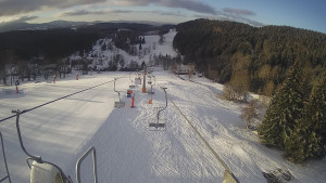 Snow park Paprsek - Lanovka - pohled dolů - 16.3.2023 v 07:05
