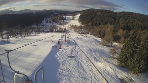 Snow park Paprsek - Lanovka - pohled dolů - 16.3.2023 v 07:15