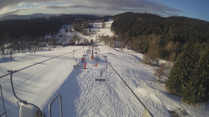 Snow park Paprsek - Lanovka - pohled dolů - 16.3.2023 v 07:20