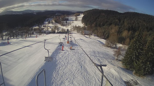 Snow park Paprsek - Lanovka - pohled dolů - 16.3.2023 v 07:25