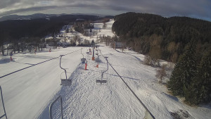 Snow park Paprsek - Lanovka - pohled dolů - 16.3.2023 v 07:45