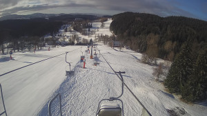 Snow park Paprsek - Lanovka - pohled dolů - 16.3.2023 v 07:50