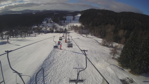 Snow park Paprsek - Lanovka - pohled dolů - 16.3.2023 v 08:05