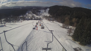 Snow park Paprsek - Lanovka - pohled dolů - 16.3.2023 v 08:10