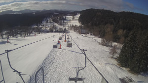 Snow park Paprsek - Lanovka - pohled dolů - 16.3.2023 v 08:15