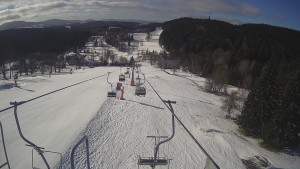 Snow park Paprsek - Lanovka - pohled dolů - 16.3.2023 v 08:25