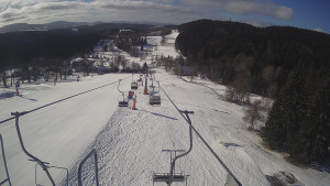 Snow park Paprsek - Lanovka - pohled dolů - 16.3.2023 v 08:30