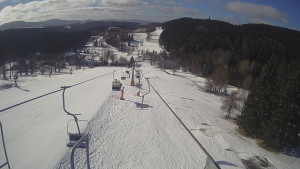 Snow park Paprsek - Lanovka - pohled dolů - 16.3.2023 v 08:50