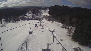 Snow park Paprsek - Lanovka - pohled dolů - 16.3.2023 v 09:10