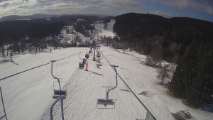 Snow park Paprsek - Lanovka - pohled dolů - 16.3.2023 v 09:15