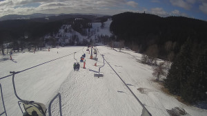 Snow park Paprsek - Lanovka - pohled dolů - 16.3.2023 v 09:25