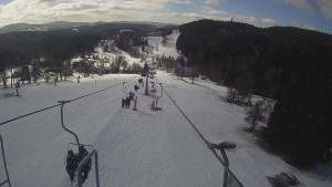 Snow park Paprsek - Lanovka - pohled dolů - 16.3.2023 v 09:40