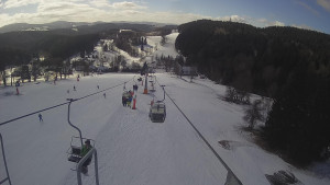 Snow park Paprsek - Lanovka - pohled dolů - 16.3.2023 v 09:55