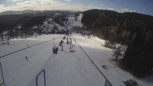 Snow park Paprsek - Lanovka - pohled dolů - 16.3.2023 v 10:00