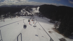 Snow park Paprsek - Lanovka - pohled dolů - 16.3.2023 v 10:35