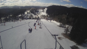 Snow park Paprsek - Lanovka - pohled dolů - 16.3.2023 v 10:45