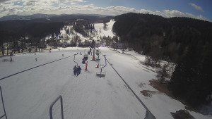Snow park Paprsek - Lanovka - pohled dolů - 16.3.2023 v 11:05